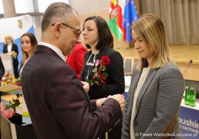 Pracownicy Urzędu Marszałkowskiego z medalami za długoletnią służbę