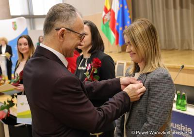 Pracownicy Urzędu Marszałkowskiego z medalami za długoletnią służbę