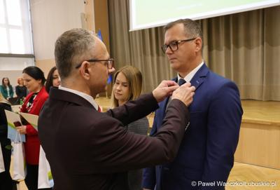 Pracownicy Urzędu Marszałkowskiego z medalami za długoletnią służbę