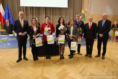Pracownicy Urzędu Marszałkowskiego z medalami za długoletnią służbę