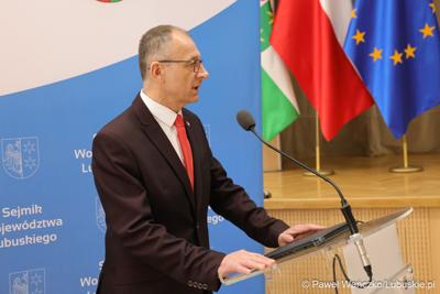 Pracownicy Urzędu Marszałkowskiego z medalami za długoletnią służbę
