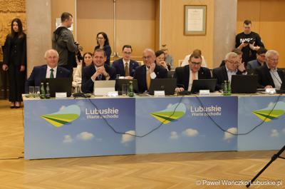 Pracownicy Urzędu Marszałkowskiego z medalami za długoletnią służbę