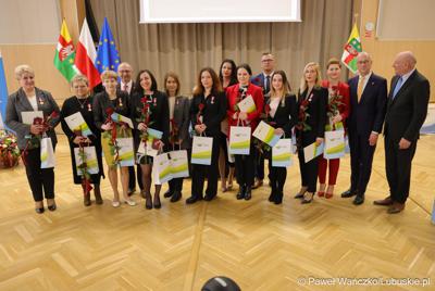 Pracownicy Urzędu Marszałkowskiego z medalami za długoletnią służbę