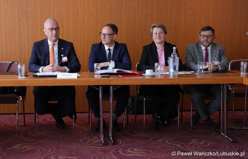 Uczestnicy 48. obrad Komitetu ds. Współpracy Międzyregionalnej Polsko-Niemieckiej Komisji Międzyrządowej ds. Współpracy Regionalnej i Przygranicznej w Görlitz