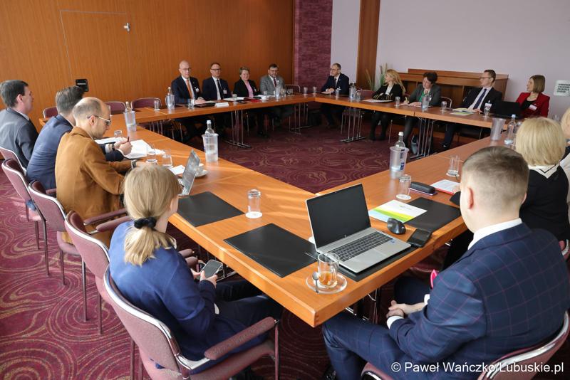 Uczestnicy 48. obrad Komitetu ds. Współpracy Międzyregionalnej Polsko-Niemieckiej Komisji Międzyrządowej ds. Współpracy Regionalnej i Przygranicznej w Görlitz