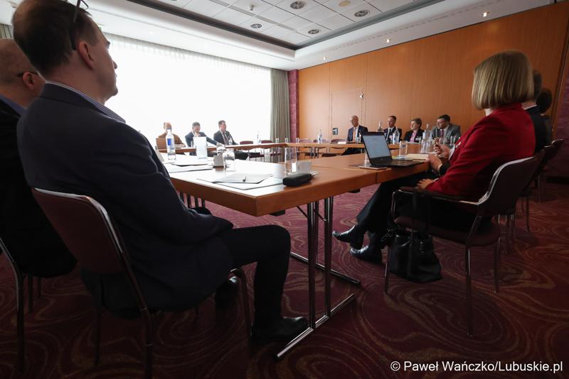 Uczestnicy 48. obrad Komitetu ds. Współpracy Międzyregionalnej Polsko-Niemieckiej Komisji Międzyrządowej ds. Współpracy Regionalnej i Przygranicznej w Görlitz