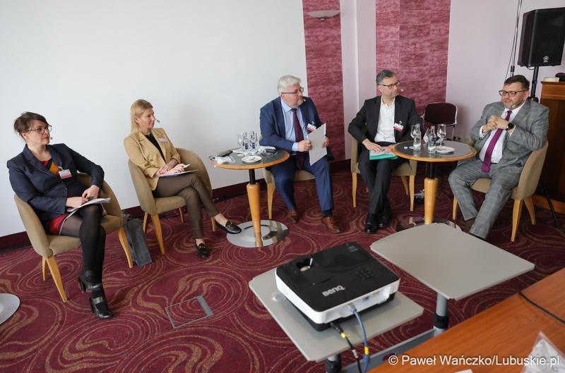 Uczestnicy 48. obrad Komitetu ds. Współpracy Międzyregionalnej Polsko-Niemieckiej Komisji Międzyrządowej ds. Współpracy Regionalnej i Przygranicznej w Görlitz