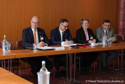Uczestnicy 48. obrad Komitetu ds. Współpracy Międzyregionalnej Polsko-Niemieckiej Komisji Międzyrządowej ds. Współpracy Regionalnej i Przygranicznej w Görlitz 