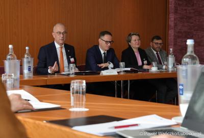 Uczestnicy 48. obrad Komitetu ds. Współpracy Międzyregionalnej Polsko-Niemieckiej Komisji Międzyrządowej ds. Współpracy Regionalnej i Przygranicznej w Görlitz 