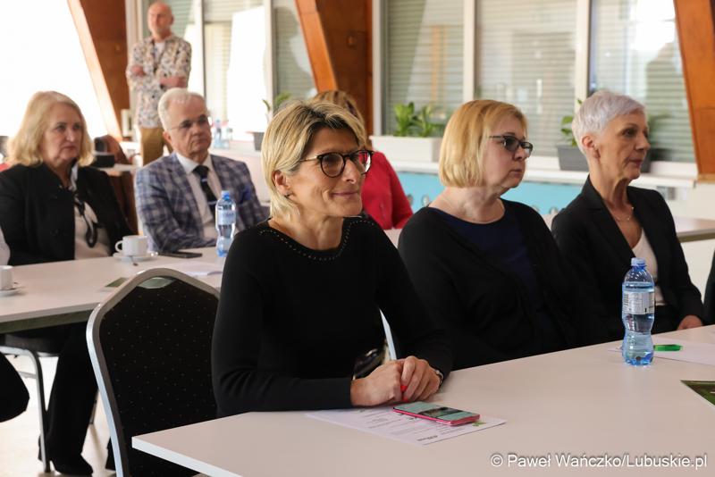 Uczestnicy konferencji międzynarodowej "Zielona Energia dla Sportu w Wojewódzkim Ośrodku Sportu i Rekreacji w Zielonej Górze-Drzonkowie