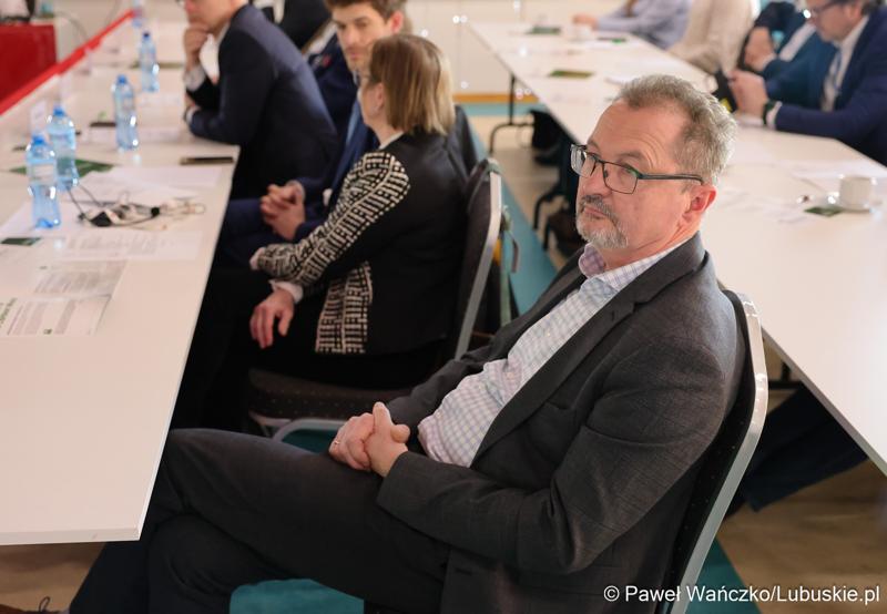 Uczestnicy konferencji międzynarodowej "Zielona Energia dla Sportu w Wojewódzkim Ośrodku Sportu i Rekreacji w Zielonej Górze-Drzonkowie