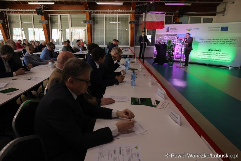 Uczestnicy konferencji międzynarodowej "Zielona Energia dla Sportu w Wojewódzkim Ośrodku Sportu i Rekreacji w Zielonej Górze-Drzonkowie