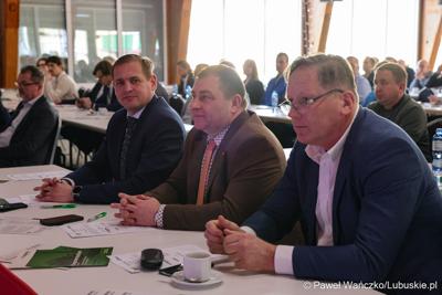 Uczestnicy konferencji międzynarodowej "Zielona Energia dla Sportu w Wojewódzkim Ośrodku Sportu i Rekreacji w Zielonej Górze-Drzonkowie