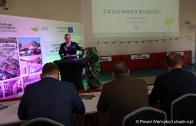 Uczestnicy konferencji międzynarodowej "Zielona Energia dla Sportu w Wojewódzkim Ośrodku Sportu i Rekreacji w Zielonej Górze-Drzonkowie