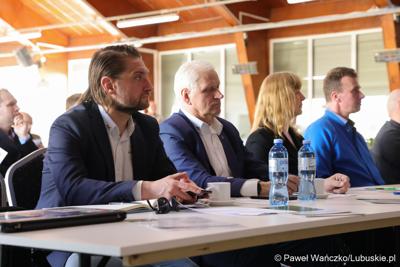 Uczestnicy konferencji międzynarodowej "Zielona Energia dla Sportu w Wojewódzkim Ośrodku Sportu i Rekreacji w Zielonej Górze-Drzonkowie