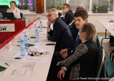 Uczestnicy konferencji międzynarodowej "Zielona Energia dla Sportu w Wojewódzkim Ośrodku Sportu i Rekreacji w Zielonej Górze-Drzonkowie