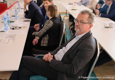 Uczestnicy konferencji międzynarodowej "Zielona Energia dla Sportu w Wojewódzkim Ośrodku Sportu i Rekreacji w Zielonej Górze-Drzonkowie
