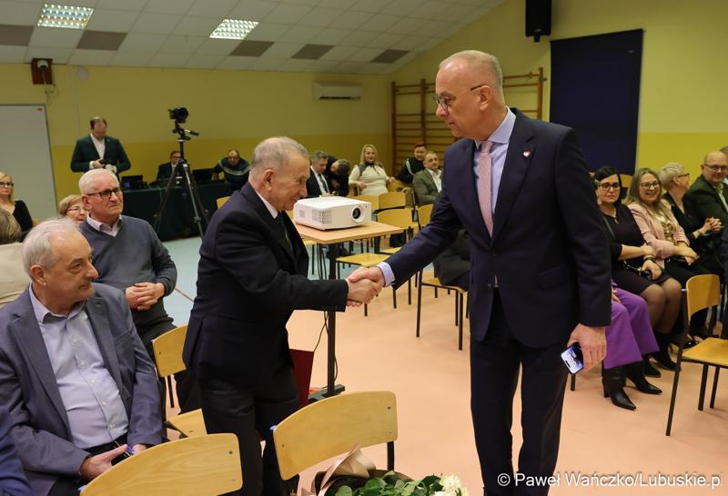 Marszałek Marcin Jabłoński na uroczystości z okazji 30-lecia miasta Torzym
