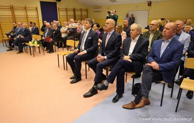 Uczestnicy uroczystości z okazji 30-lecia miasta Torzym