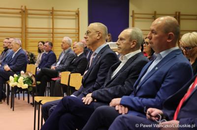 Uczestnicy uroczystości z okazji 30-lecia miasta Torzym