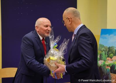 Marszałek Marcin Jabłoński na uroczystości z okazji 30-lecia miasta Torzym