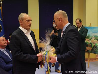 Marszałek Marcin Jabłoński na uroczystości z okazji 30-lecia miasta Torzym