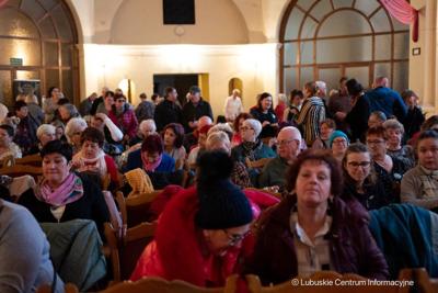 Finałem naszych marcowych, muzycznych spotkań „Lubuskie wita wiosnę!”, organizowanych przez Urząd Marszałkowski Województwa Lubuskiego z lokalnymi partnerami, był koncert Macieja Miecznikowskiego i jego Kwartetu 23 marca 2024 r. w Centrum Kultury „Zamek” z Recitalem Wiosennym „Dziewczyny, bądźcie dla nas dobre”