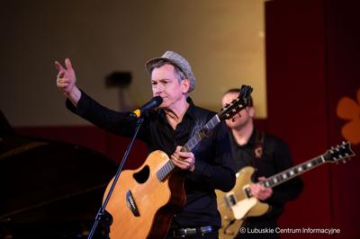 Finałem naszych marcowych, muzycznych spotkań „Lubuskie wita wiosnę!”, organizowanych przez Urząd Marszałkowski Województwa Lubuskiego z lokalnymi partnerami, był koncert Macieja Miecznikowskiego i jego Kwartetu 23 marca 2024 r. w Centrum Kultury „Zamek” z Recitalem Wiosennym „Dziewczyny, bądźcie dla nas dobre”