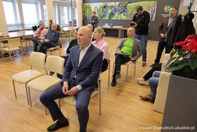 Uczestnicy konferencji prasowej poświęconej wsparciu Lubuskiego Związku Kolarskiego 