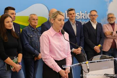Uczestnicy konferencji prasowej poświęconej wsparciu Lubuskiego Związku Kolarskiego 