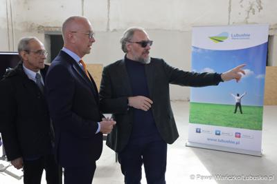 Uczestnicy konferencji prasowej dot. prezentacji Lubuskiego Centrum Kompetencji Cyfrowych i Usług Wspólnych – Data Center w Gorzowie Wlkp.