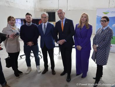 Uczestnicy konferencji prasowej dot. prezentacji Lubuskiego Centrum Kompetencji Cyfrowych i Usług Wspólnych – Data Center w Gorzowie Wlkp.