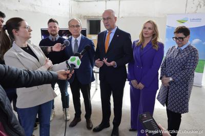 Uczestnicy konferencji prasowej dot. prezentacji Lubuskiego Centrum Kompetencji Cyfrowych i Usług Wspólnych – Data Center w Gorzowie Wlkp.