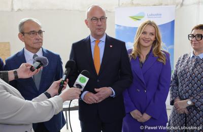 Uczestnicy konferencji prasowej dot. prezentacji Lubuskiego Centrum Kompetencji Cyfrowych i Usług Wspólnych – Data Center w Gorzowie Wlkp.