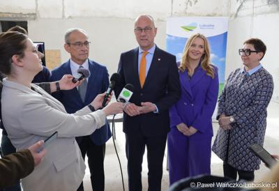 Uczestnicy konferencji prasowej dot. prezentacji Lubuskiego Centrum Kompetencji Cyfrowych i Usług Wspólnych – Data Center w Gorzowie Wlkp.