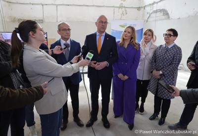 Uczestnicy konferencji prasowej dot. prezentacji Lubuskiego Centrum Kompetencji Cyfrowych i Usług Wspólnych – Data Center w Gorzowie Wlkp.