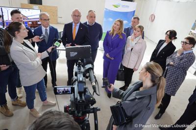 Uczestnicy konferencji prasowej dot. prezentacji Lubuskiego Centrum Kompetencji Cyfrowych i Usług Wspólnych – Data Center w Gorzowie Wlkp.