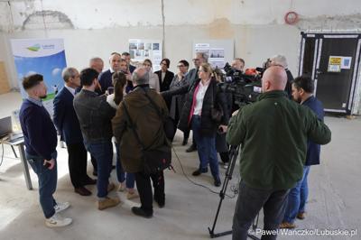 Uczestnicy konferencji prasowej dot. prezentacji Lubuskiego Centrum Kompetencji Cyfrowych i Usług Wspólnych – Data Center w Gorzowie Wlkp.
