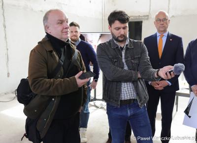 Uczestnicy konferencji prasowej dot. prezentacji Lubuskiego Centrum Kompetencji Cyfrowych i Usług Wspólnych – Data Center w Gorzowie Wlkp.