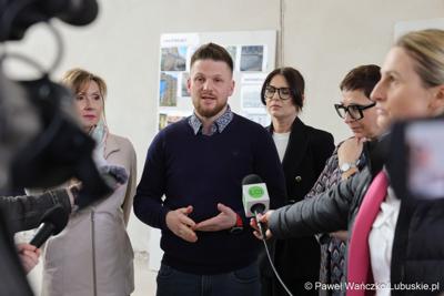 Uczestnicy konferencji prasowej dot. prezentacji Lubuskiego Centrum Kompetencji Cyfrowych i Usług Wspólnych – Data Center w Gorzowie Wlkp.