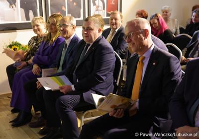 Promocja książki „Lato zamknięte w karafce – przepisy na nalewki Jan Świrepy”. Na spotkanie z autorem - Janem Świrepą - radnym Województwa Lubuskiego, który ogłosił, że dobiegająca właśnie kadencja jest jego ostatnią jeśli chodzi o aktywność samorządowca, przybyło wielu gości.