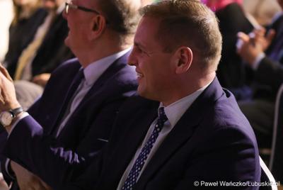 Promocja książki „Lato zamknięte w karafce – przepisy na nalewki Jan Świrepy”. Na spotkanie z autorem - Janem Świrepą - radnym Województwa Lubuskiego, który ogłosił, że dobiegająca właśnie kadencja jest jego ostatnią jeśli chodzi o aktywność samorządowca, przybyło wielu gości.