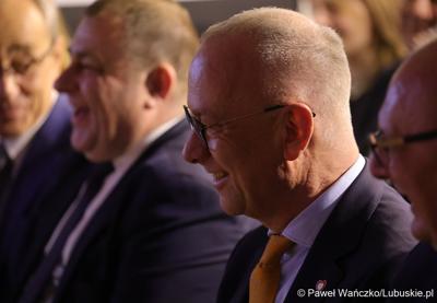 Promocja książki „Lato zamknięte w karafce – przepisy na nalewki Jan Świrepy”. Na spotkanie z autorem - Janem Świrepą - radnym Województwa Lubuskiego, który ogłosił, że dobiegająca właśnie kadencja jest jego ostatnią jeśli chodzi o aktywność samorządowca, przybyło wielu gości.