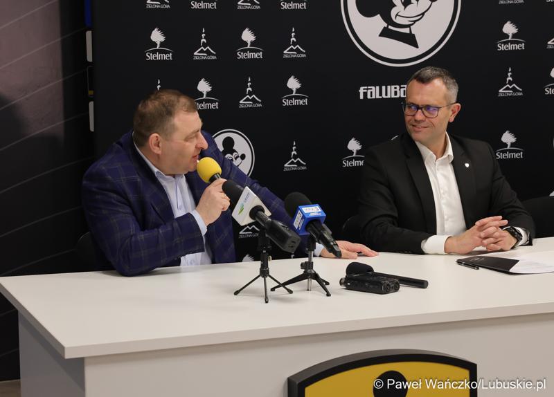 Uczestnicy konferencji prasowej dot. promocji regionu w trakcie derbów Ziemi Lubuskiej NovyHotel Falubaz Zielona Góra – ebut.pl Stal Gorzów