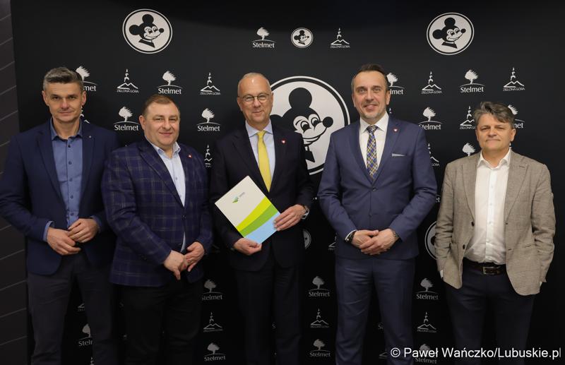 Uczestnicy konferencji prasowej dot. promocji regionu w trakcie derbów Ziemi Lubuskiej NovyHotel Falubaz Zielona Góra – ebut.pl Stal Gorzów