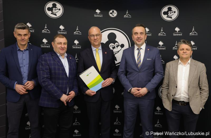 Uczestnicy konferencji prasowej dot. promocji regionu w trakcie derbów Ziemi Lubuskiej NovyHotel Falubaz Zielona Góra – ebut.pl Stal Gorzów