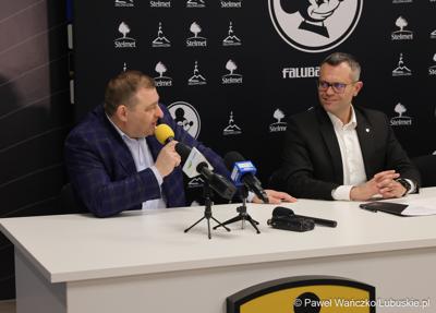 Uczestnicy konferencji prasowej dot. promocji regionu w trakcie derbów Ziemi Lubuskiej NovyHotel Falubaz Zielona Góra – ebut.pl Stal Gorzów