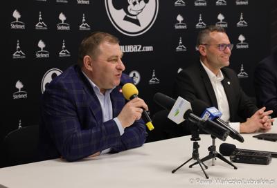 Uczestnicy konferencji prasowej dot. promocji regionu w trakcie derbów Ziemi Lubuskiej NovyHotel Falubaz Zielona Góra – ebut.pl Stal Gorzów