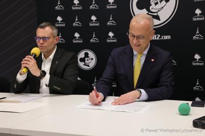 Uczestnicy konferencji prasowej dot. promocji regionu w trakcie derbów Ziemi Lubuskiej NovyHotel Falubaz Zielona Góra – ebut.pl Stal Gorzów