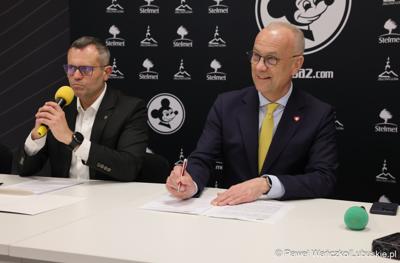 Uczestnicy konferencji prasowej dot. promocji regionu w trakcie derbów Ziemi Lubuskiej NovyHotel Falubaz Zielona Góra – ebut.pl Stal Gorzów